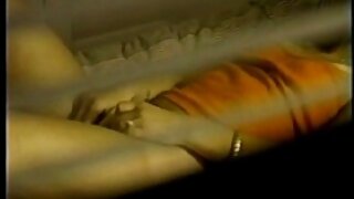 Brunetė kalytė suteikia blowjob ir gauna cum ant jos veido