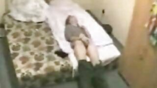 Sušik karšta brunetė ant kameros