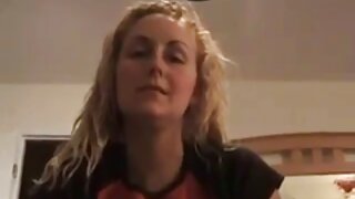 Mano didelė mažutė nusirengia nuogai