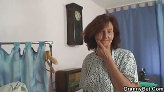Sušiktos draugės burna ir gili gerklė