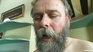 Moksleivė užšoka ant sekso žaislo ir susižavi